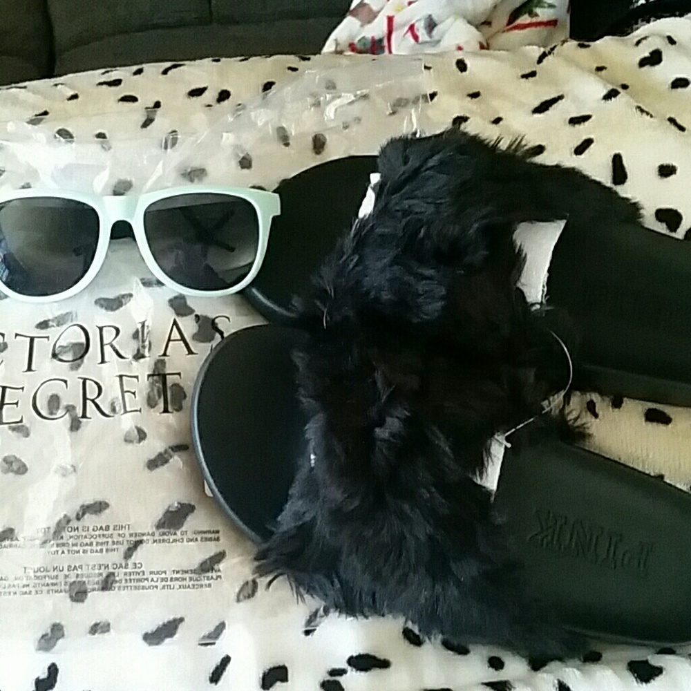Vs Pink Fur slide size medium with gift